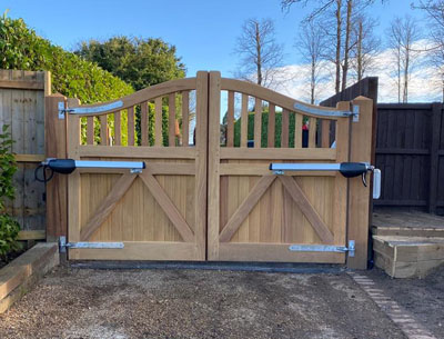 Newmarket gates with Ram automation