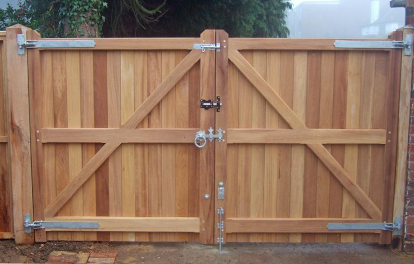 Blyth gates in Iroko showing framing on reverse