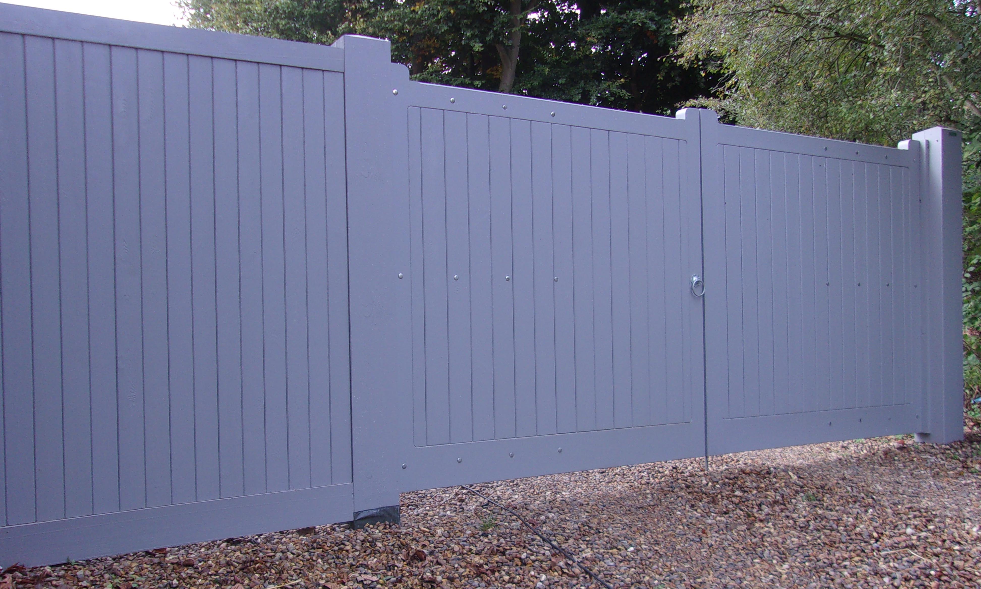 Hadleigh gates with side panel in larch. Painted by the customer