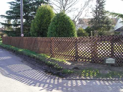 Half round trellis fencing