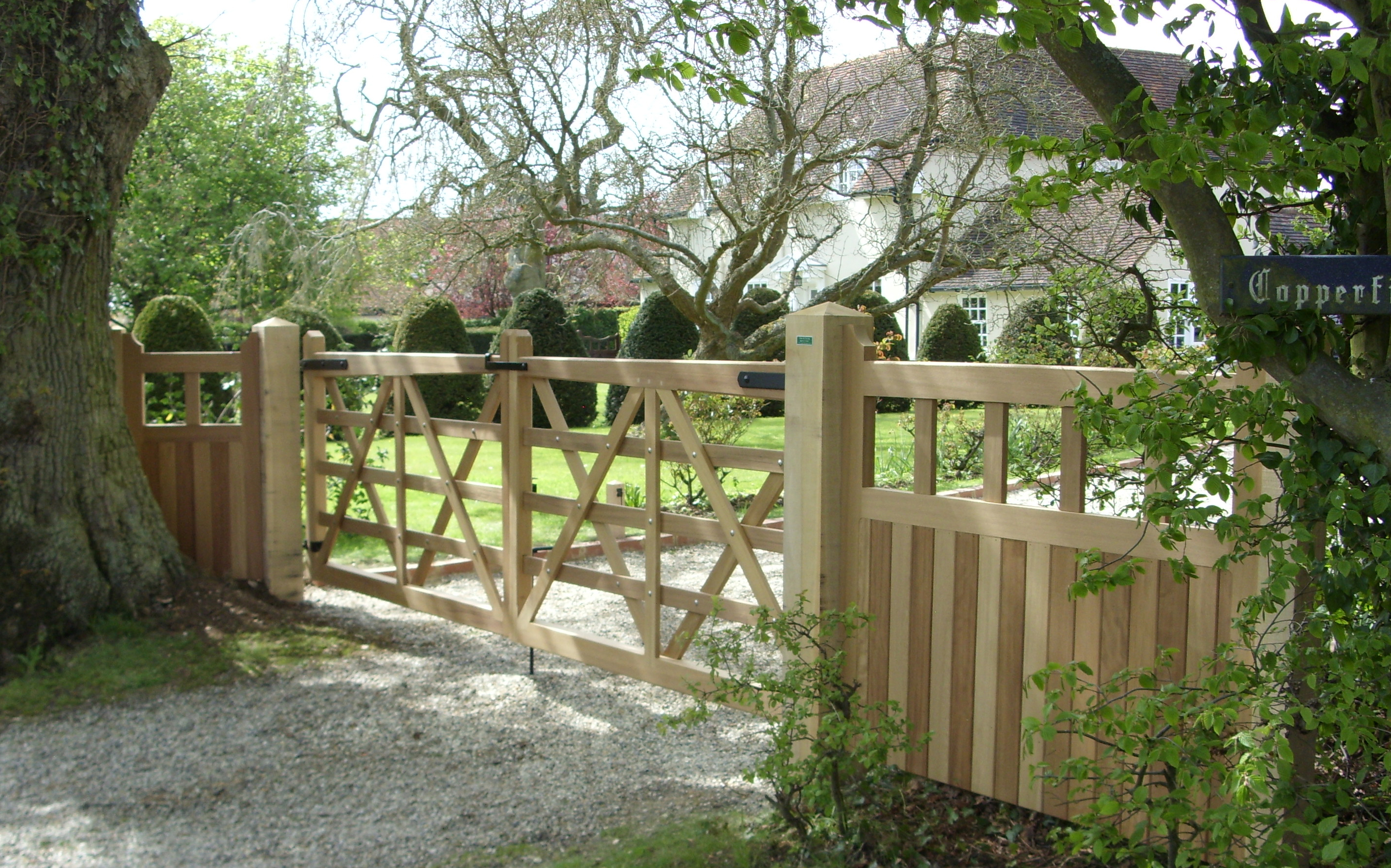 5 bar style gate with co-ordinating side panels